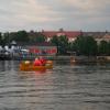 Laiva uz Daugavas vakara gaismā