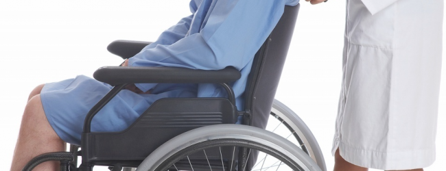Komisija invalīdu sauc par mahinatoru - vienlaicīgi nedrīkst saņemt slimības un invaliditātes pabalstu