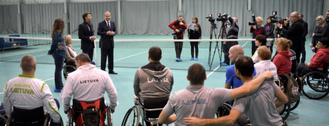 Atklāti pirmie tenisa korti Latvijā, kas ir pilnībā pielāgoti cilvēkiem ratiņkrēslos