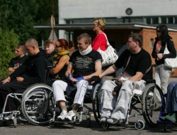 Vasaras sporta spēles cilvēkiem ratiņkrēslos